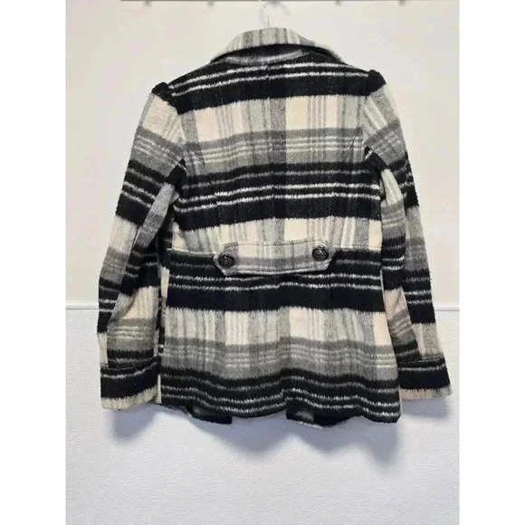 Women's Pink Envelope Coat M Black &‎ White missing button and very small stain - Picture 6 of 7